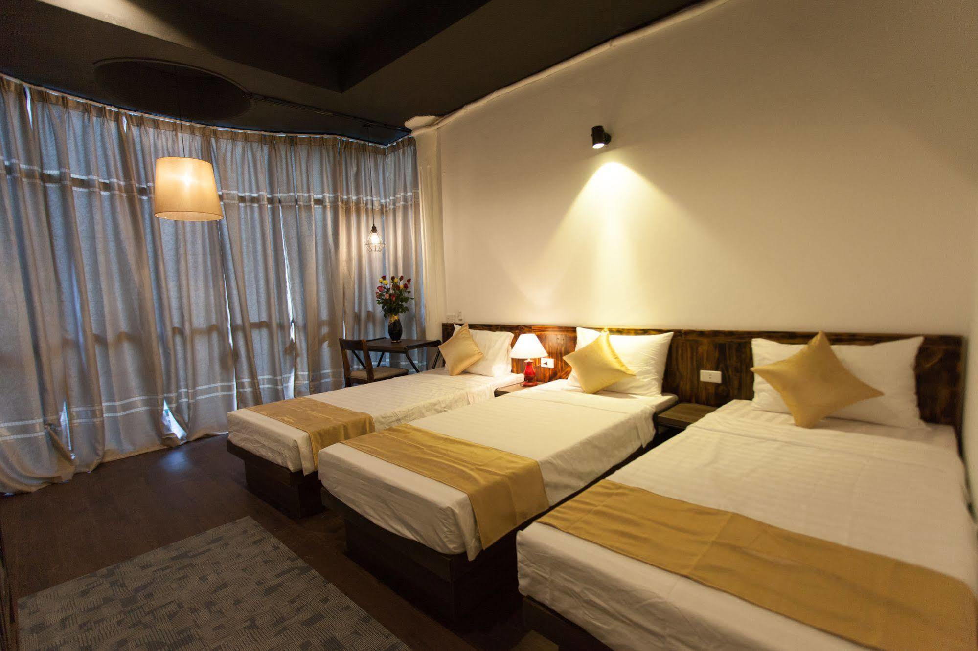 Luxury Backpakers Hotel Hanoi Buitenkant foto